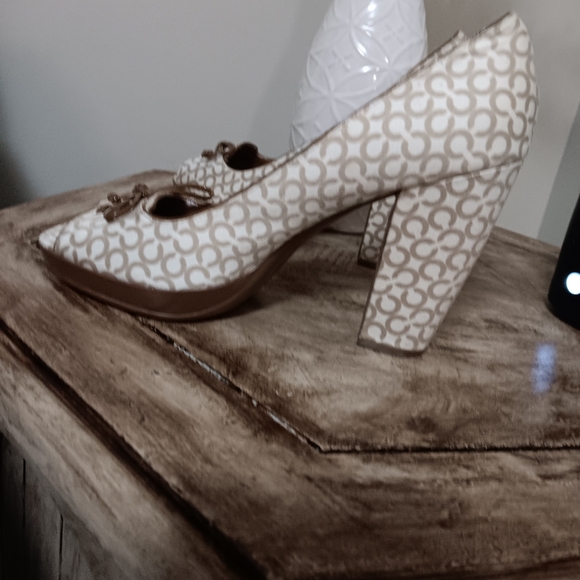 Like New Coach Sandals - Picture 4 of 7